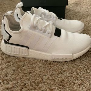 Men’s Adidas NMD R1 shoes